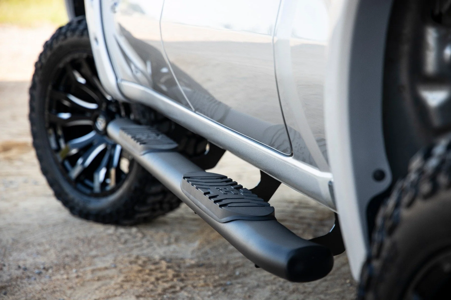 Oval Nerf Step | Crew Cab | Def Tank | Chevy/GMC 1500/2500HD/3500HD | 2009-2022 | Rough Country | 21002 - Image 4